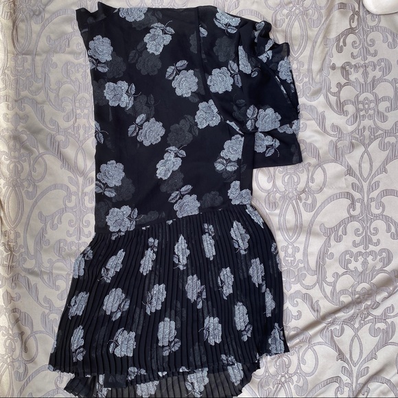 Cover up with pleats - Picture 4 of 5